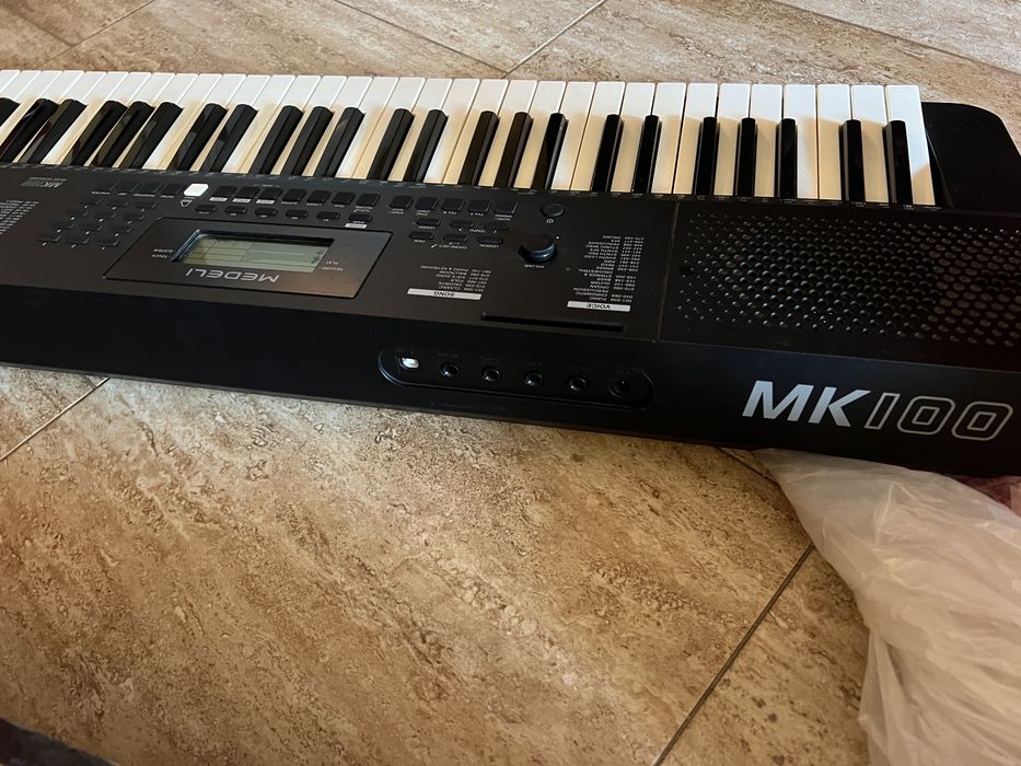 PACHET COMPLET: Orgă Electronică Medeli MK100 (Ca Nouă, la Cutie) + Stativ + Pedală Sustain