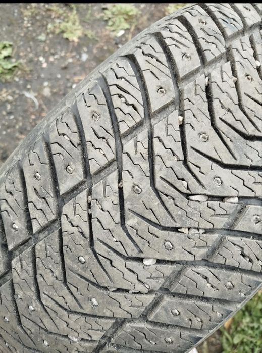 Продам комплект резины Yokohama 236/60/18