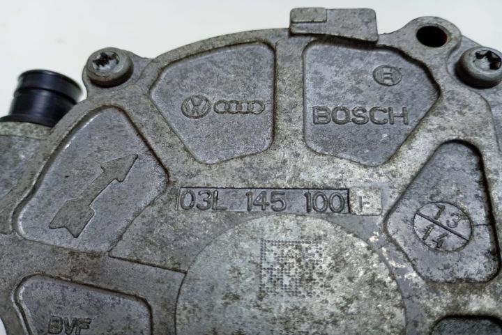 Pompa vacuum 03L145100F Volkswagen VW Amarok prima generatie seria