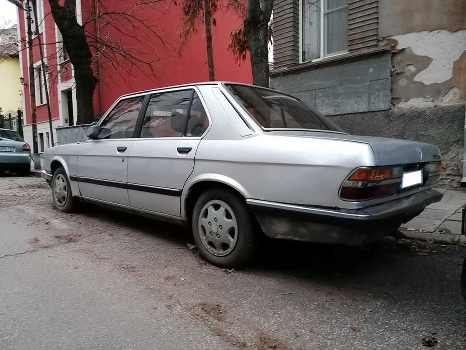 BMW 524tdа E28, 1983г, цялата кола за части, 2000лв. Намира се в София
