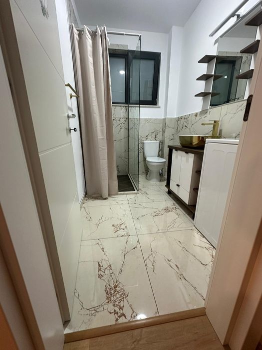 Garsonieră de închiriat cu parcare  privată