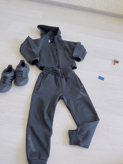 Продам спорт костюм на мальчика