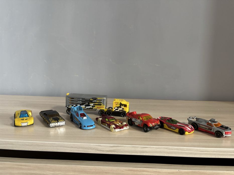 Hot wheels много различни