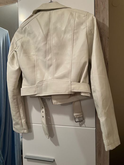 бяло яке от изкуствена кожа