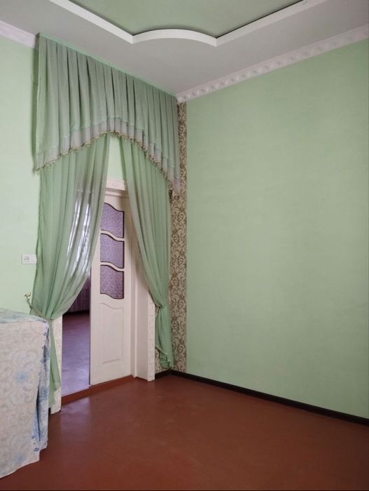 Ховли сотилади 
Анористон тарафдан