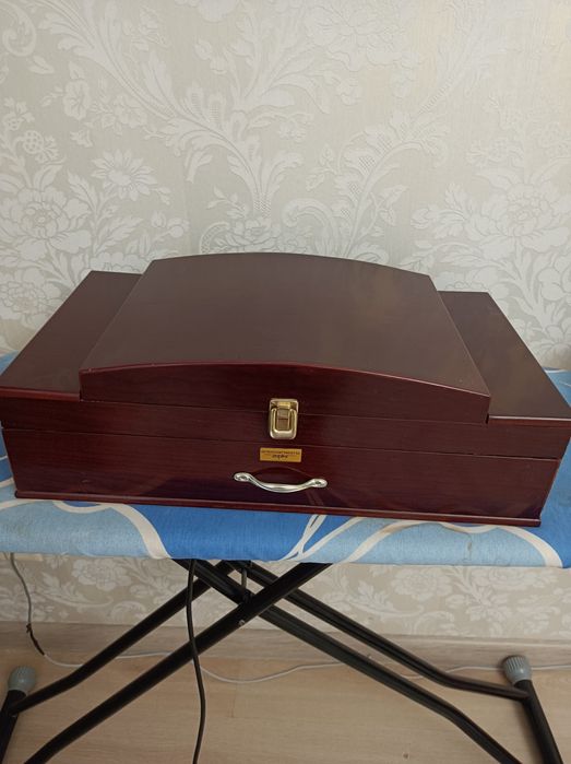 Продам набор столовых приборов