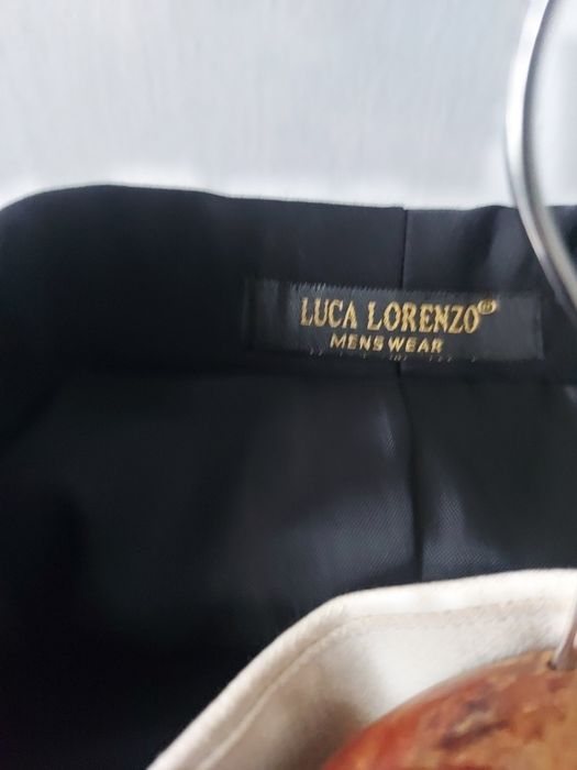 Продавам кустюм носен 1.път