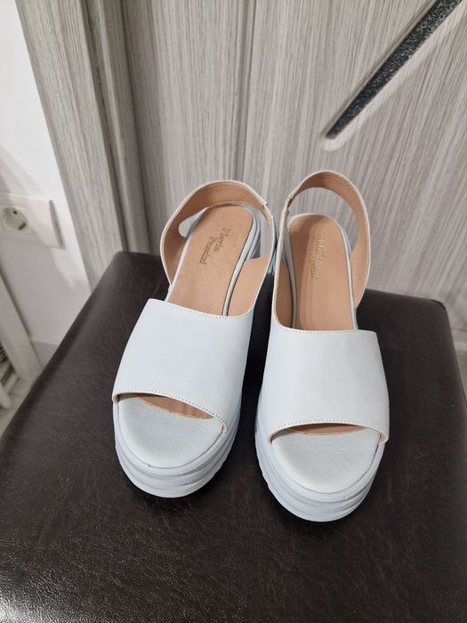 Sandale de firma,noi