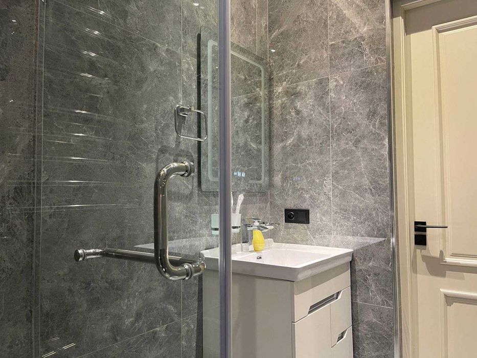 21 Посуточная аренда апартаментов  в центре по улице Садыка Азимова 45