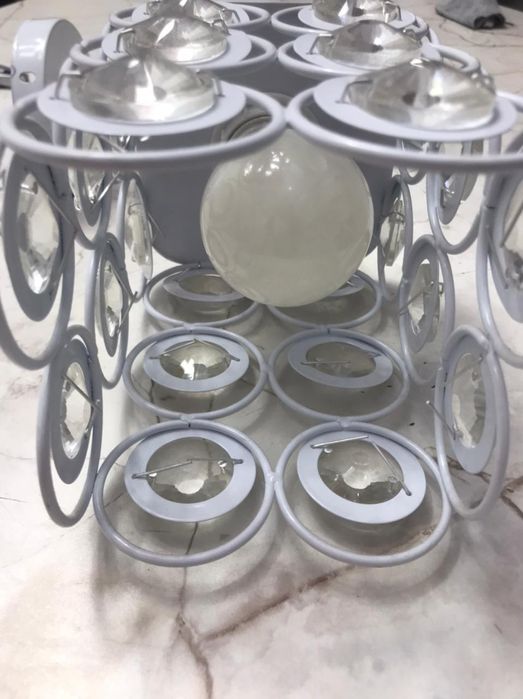 Продам    люстру