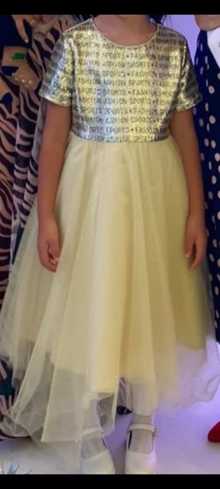 Платье для девочек в отличном состоянии