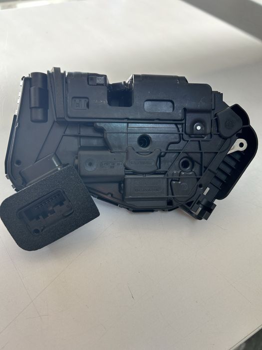 Оригинална брава на врата (VW Caddy,Passat B8,Audi Q3