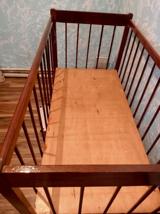 Продам б/у детскую кроватку 150 тыс сум.