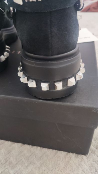 Musette Много ефектни велурени боти