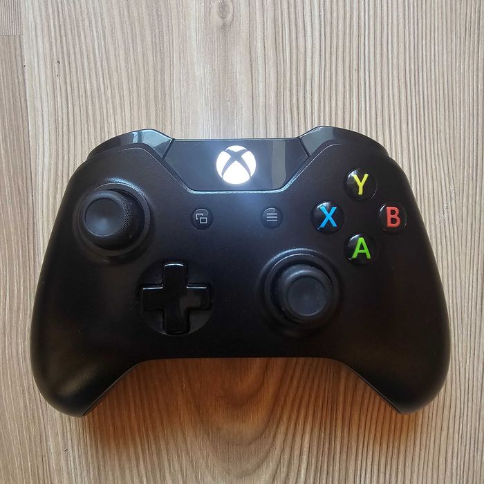 XBOX ONE 1TB + Kinect камера, 2 джойстика, 2 игри PS4 PS5 PlayStation