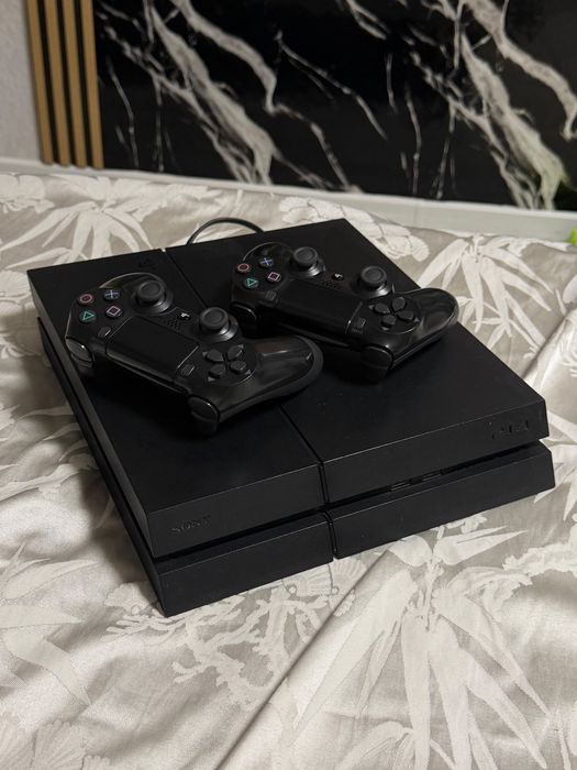 Playstation 4 в отличном состоянии