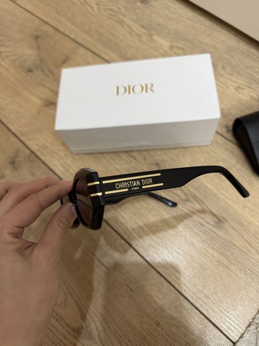 Очки солнцезащитные Dior Signature B1U