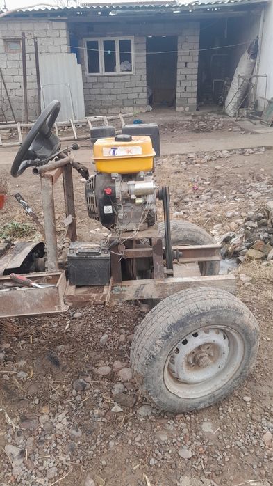 Mini Traktor sotiladi srochni