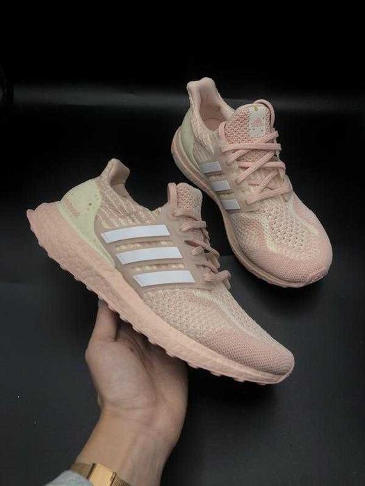 Оригинални дамски маратонки * Adidas Ultraboost DNA 5.0 *