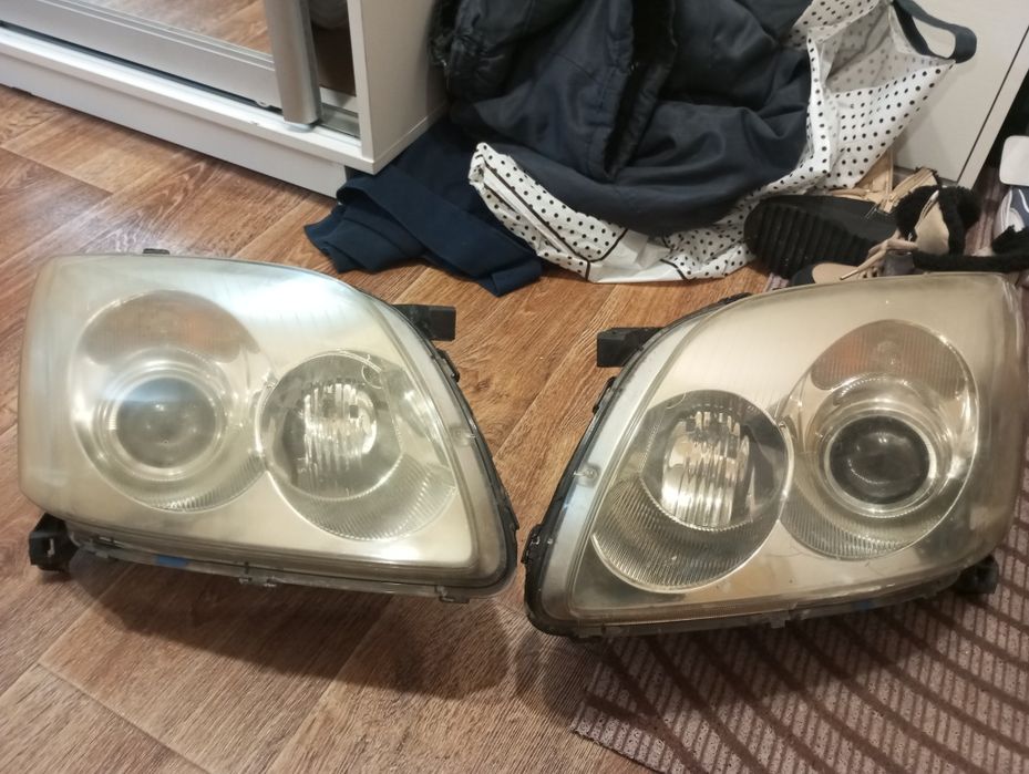 Тайота авенсис, фара на тайоту Авенсис