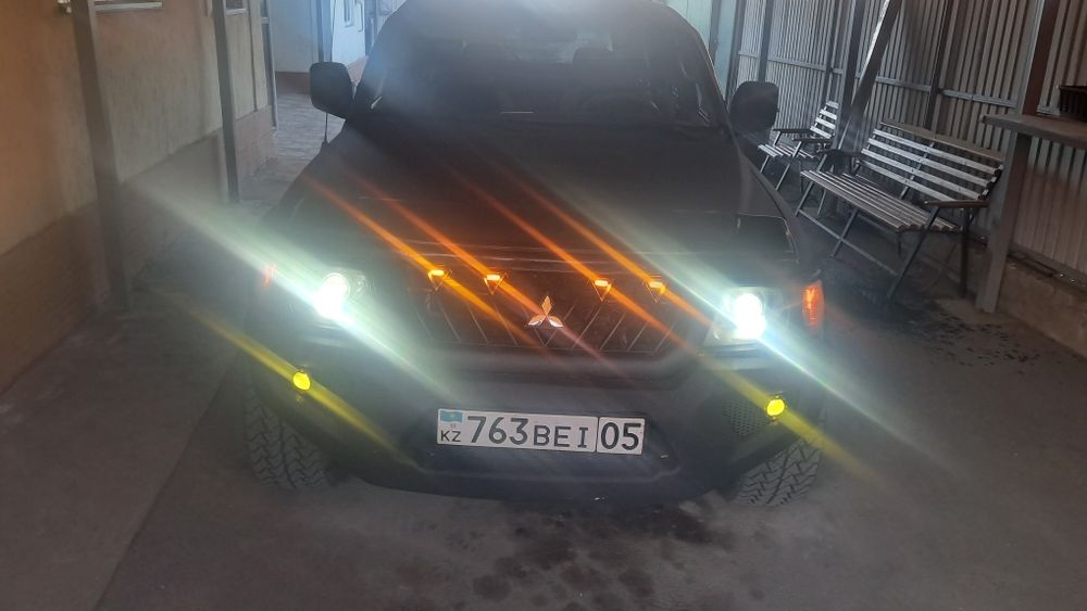 Митсубиси Монтеро Спорт.