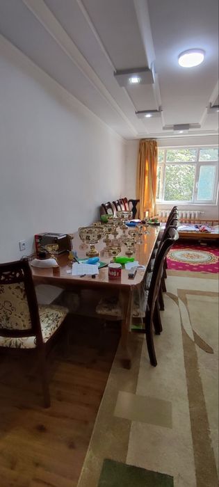 Sotiladi!!! Olmazor 4 xonali kvartira holati ôrtacha