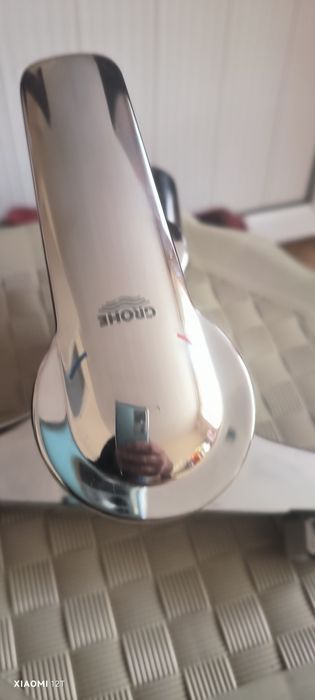 Душ батерии 2 бр.Грое в добро състояние..Подходящи за мивка  и душ.