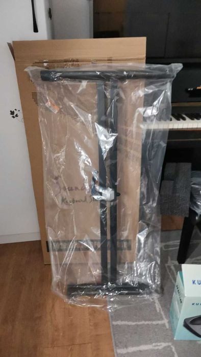 Синтезатор Kurzweil KP30 и стойка