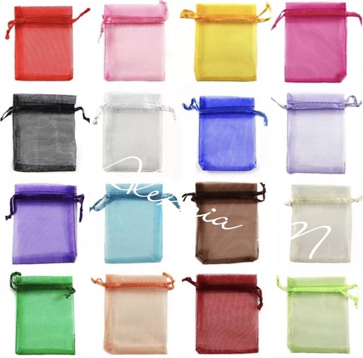 на едро и дребно нови торбички от органза с връзки бижута подаръци