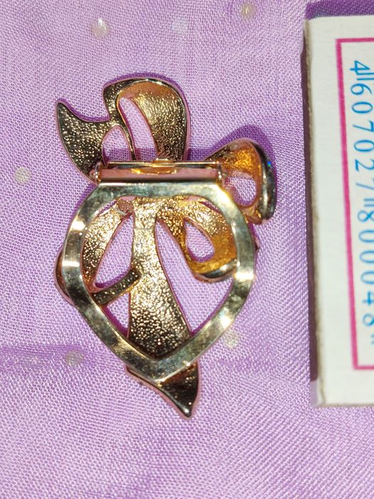 Красивая узорчатая вещь