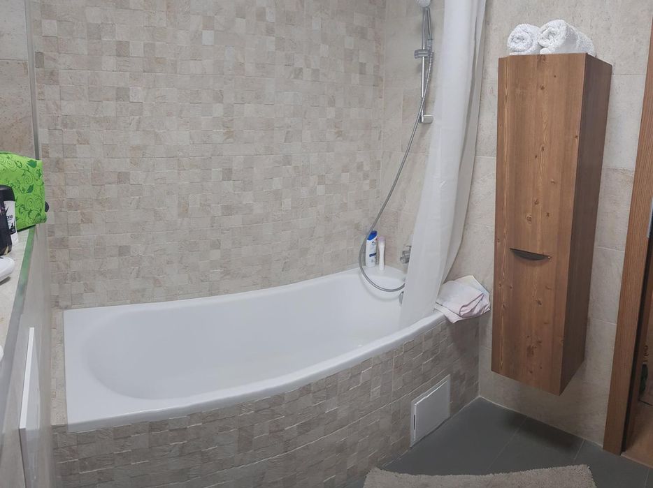 Închiriez apartament 3 camere