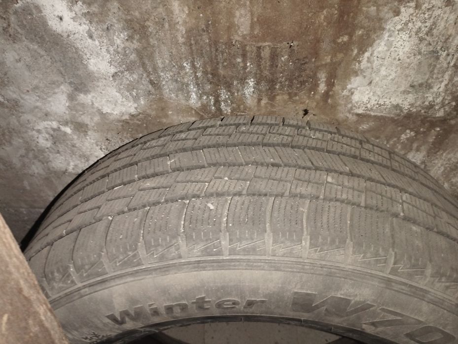 Продам резину на 17 дюймов.