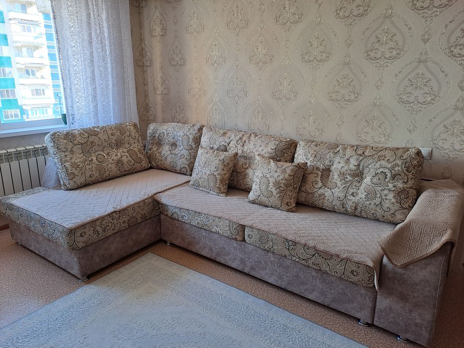 Продам угловой диван в отличном состоянии.