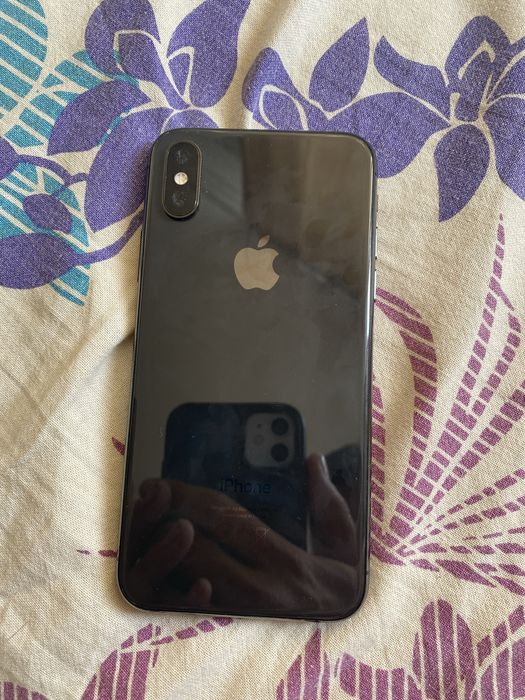 Телефон IPHONE XS.