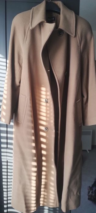 Продавам дамско палто 42 размер