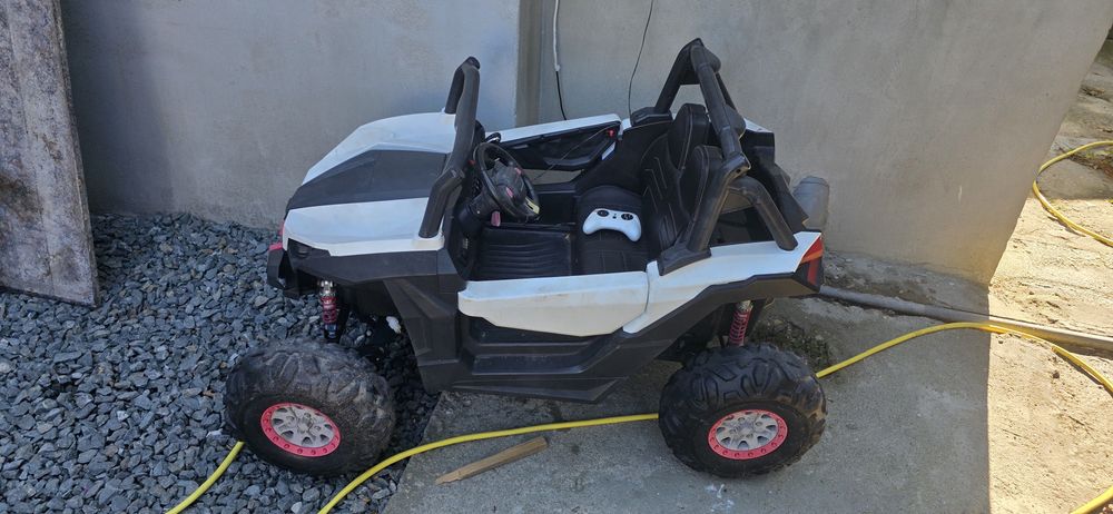 Masinuta electrica 4×4