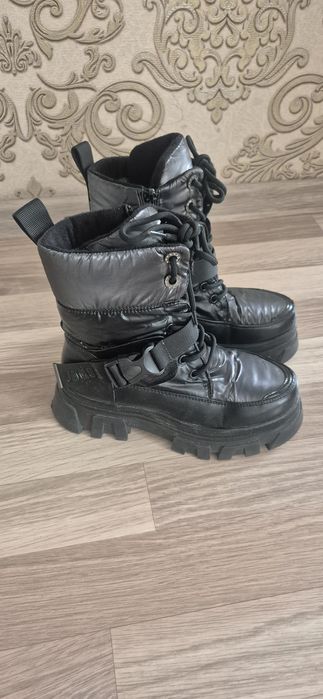Продам зимние сапоги