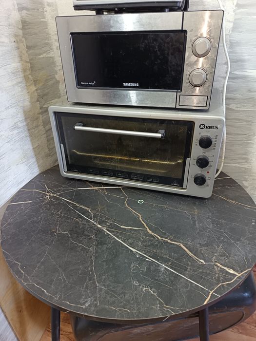 Продам столы разные