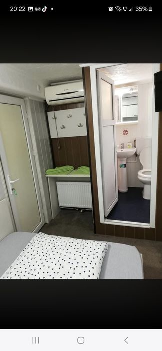 Vand hotel plutitor cu 10 camere
