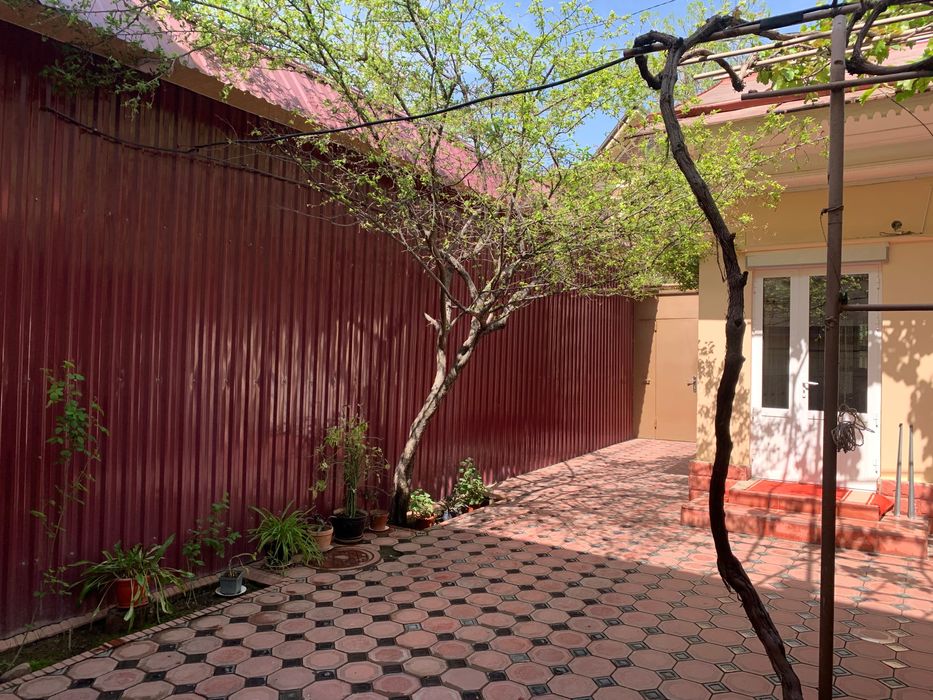 Продаётся дом 3 сотки (17м фасад) в центре города