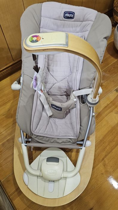 детское кресло-качалка (шезлонг) для новорождённых.