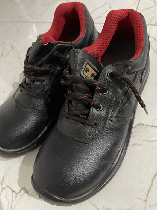 Pantofi/Bocanci cu bombeu protectie nr.40