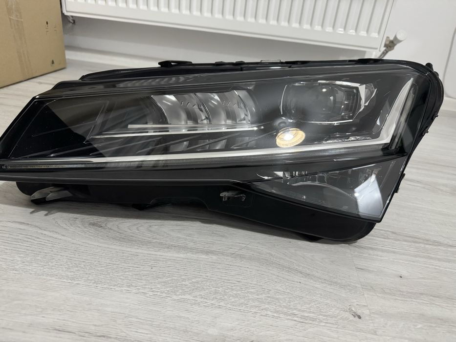 Far Skoda Superb 3 2020 Led Matrix stanga
