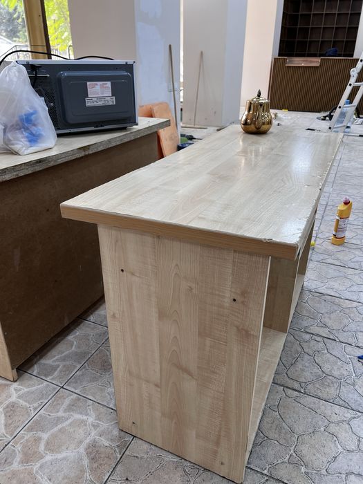 Стол-шкаф с тумбами