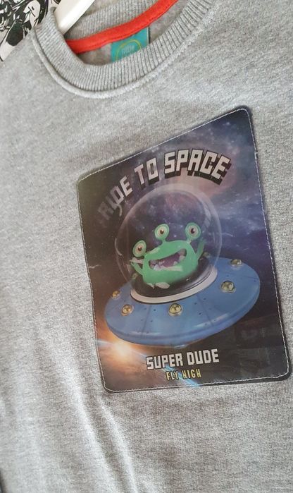 Сива спортна блуза с променяща се картинка Космос 116см.