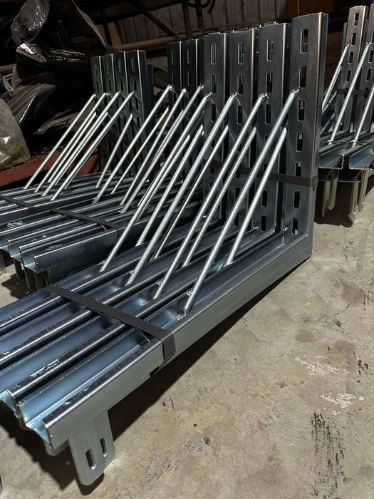 Предлагаме метална стяга за колона(за трислойни платна)