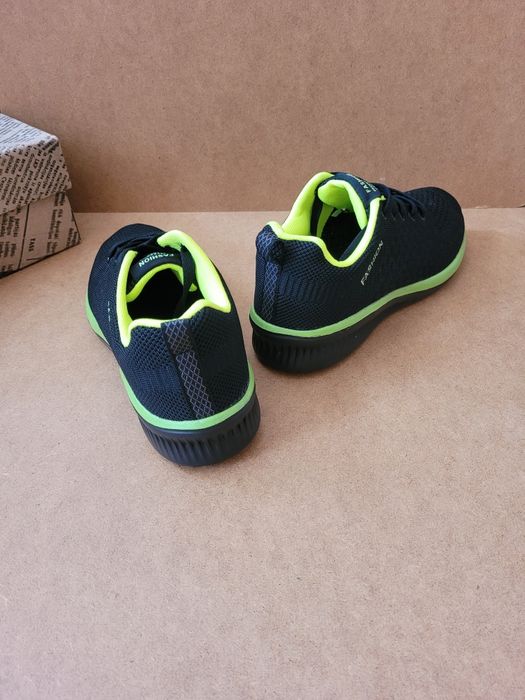 Кроссовки  новые