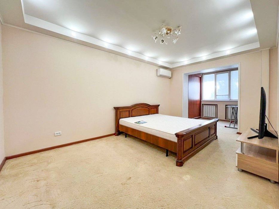 Продам квартиру Буюк ипак йули Генерал Петрова 2/3/4 65м2