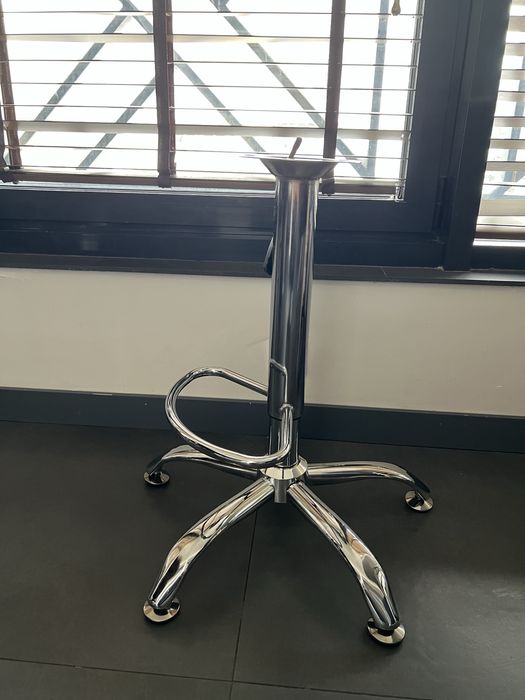 Основа за бар стол с колелца + 2г гаранция ,безплатна доставка до офис