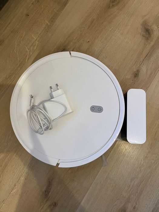Aspirator robot Xiaomi E10 – curățenie inteligentă fără efort!